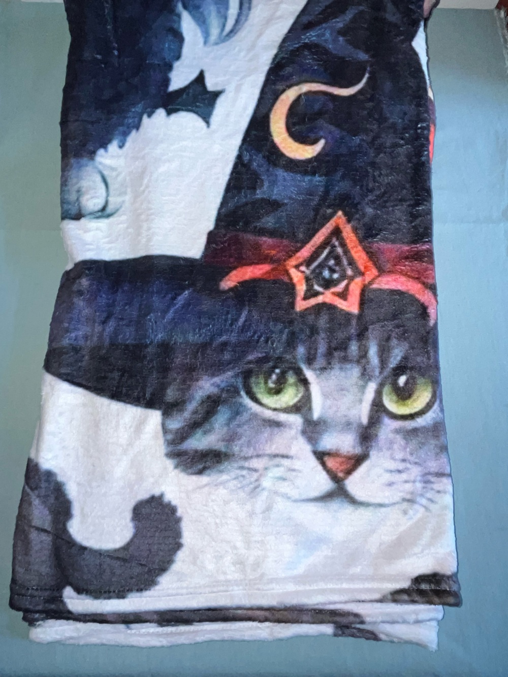 Flannel Cat Print Halloween Witch Cat Pet Blanket in Black and Gray